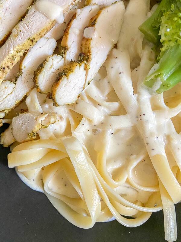 Over 40 easy pasta dinner ideas and recipes that are perfect for busy weeknights or slow weekend evenings.  Get these these pasta recipes now