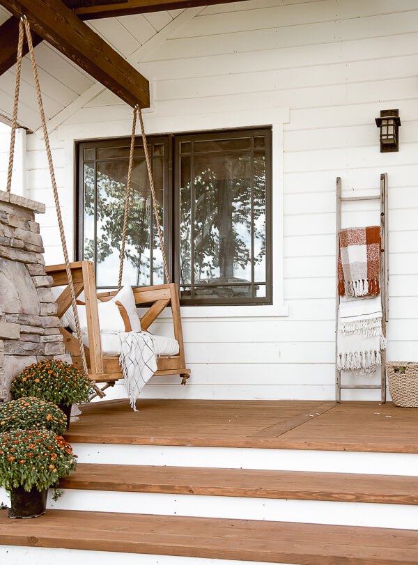 Easy tips and tricks to add simple fall front porch decor that will bring you from summer to fall! Keep it simple with these tips and tricks.