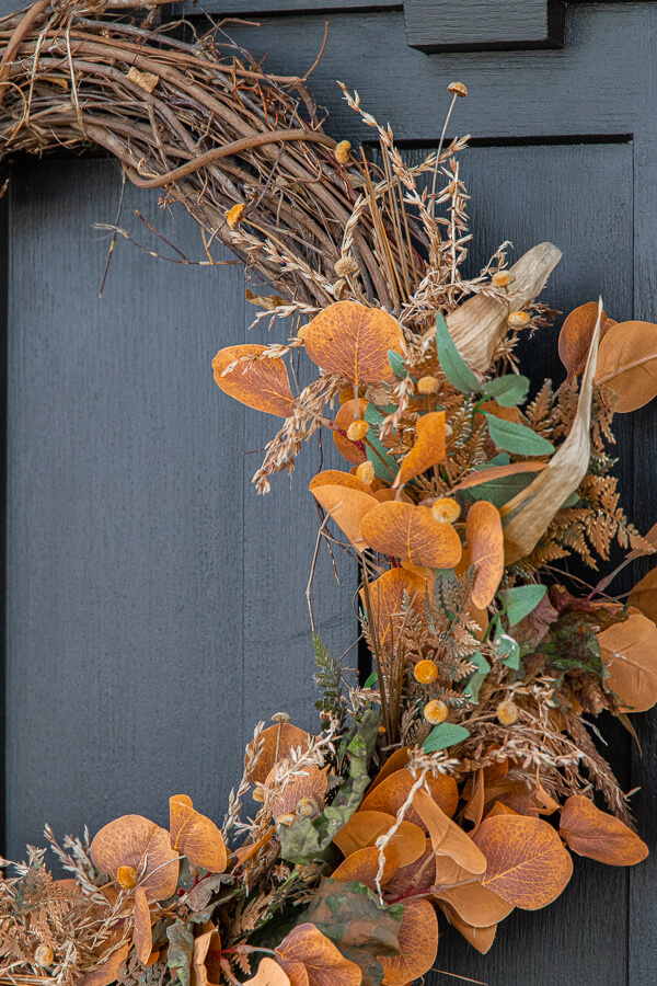 How to make a gorgeous DIY fall eucalyptus wreath, perfect for welcoming friends to your home. It is stylish and is such a statement piece.