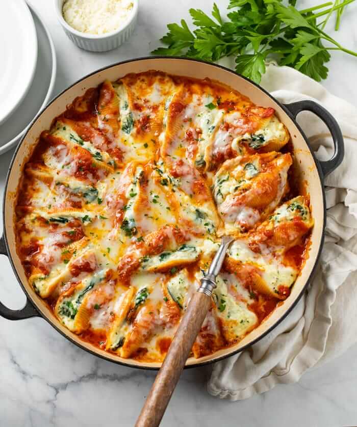 Over 40 easy pasta dinner ideas and recipes that are perfect for busy weeknights or slow weekend evenings.  Get these these pasta recipes now