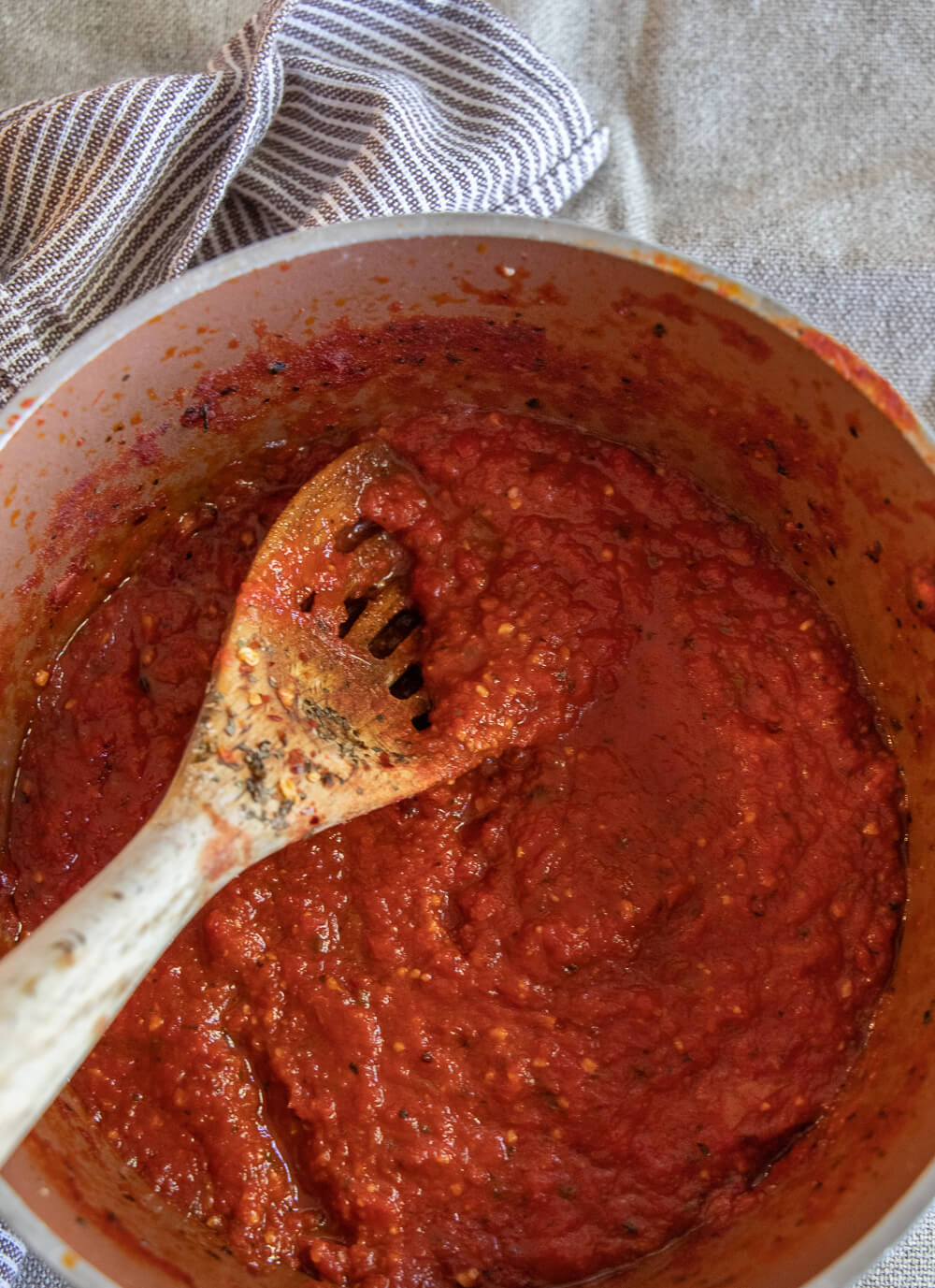 How to make foolproof easy homemade pizza sauce to use anytime you want to make homemade pizzas or need a great sauce for dipping.