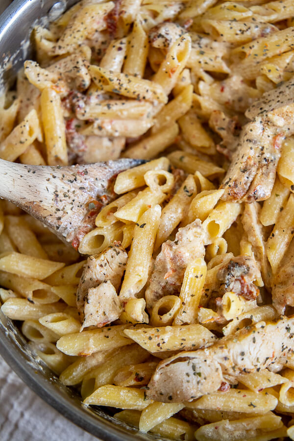 Creamy Tuscan sun dried tomato and chicken pasta recipe.  This pasta recipe is so easy to make and tastes amazing! It is a perfect weeknight meal!