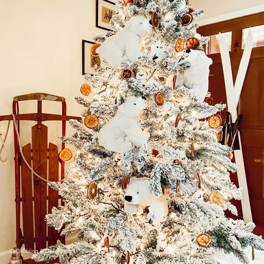Get tons of inspiring Christmas tree decor ideas. From traditional, to modern, farmhouse, organic, colorful, and more, you are guaranteed to find a tree perfect for your homes decor and design! 