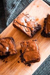 13 amazingly easy sourdough discard recipes to use when you need to use up your sourdough discard. There are so many great options from sourdough brownies, sourdough biscuits, sourdough crackers, sourdough discard scones, bagels and more!